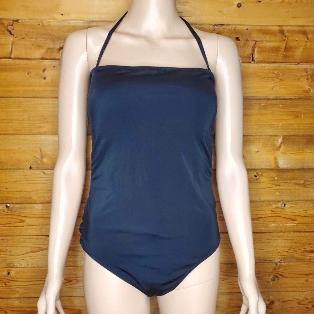 ❤️ Victoria Secret black sexy Swimsuit spaghetti with built in bra Size L